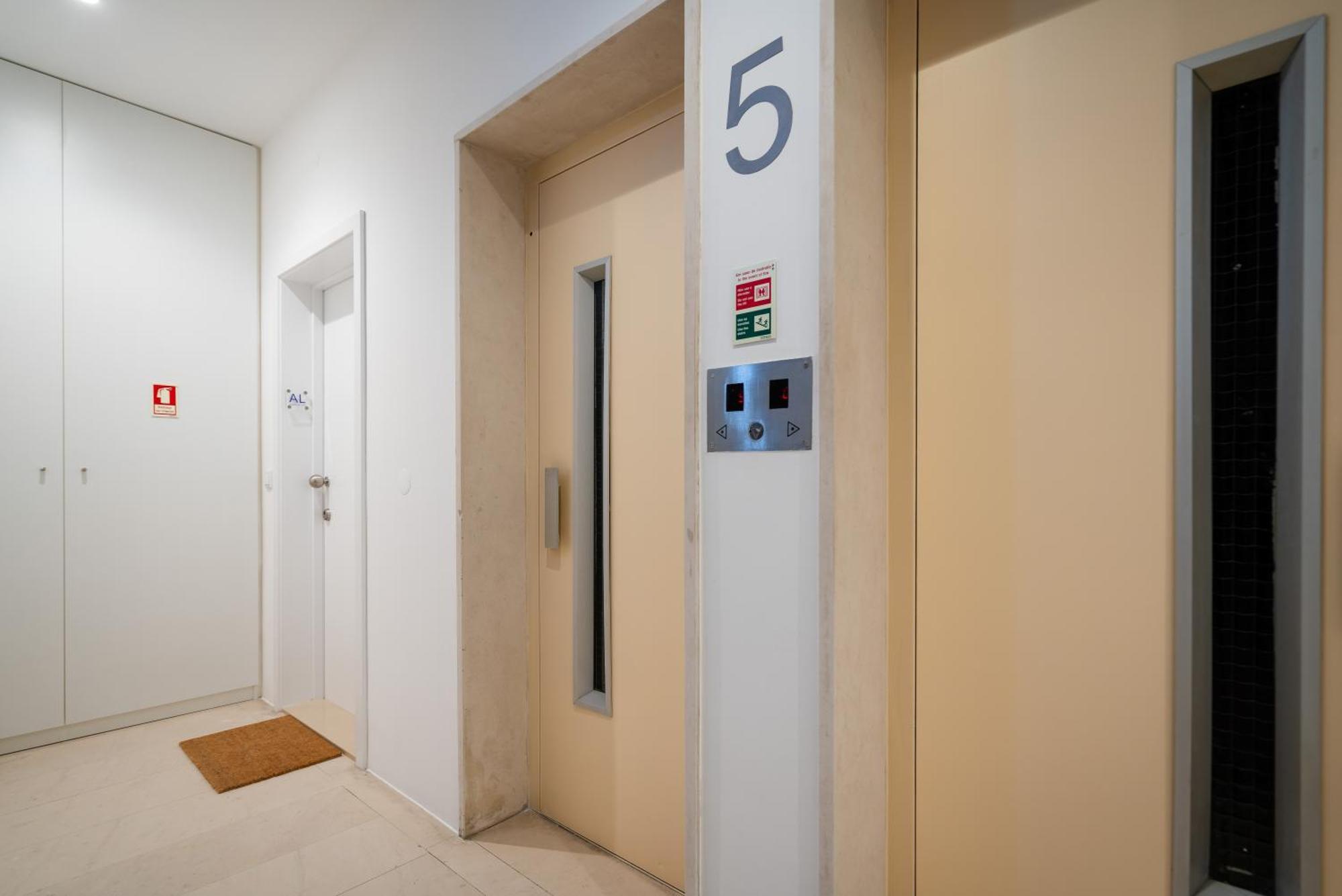 Host Wise - Trendy Spacious Flats - Matosinhos Room photo
